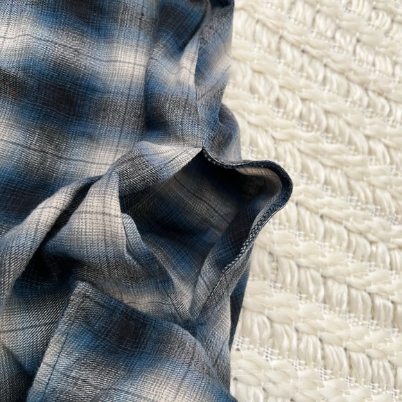 UNIF Plaid cold shoulder oversized button down - Picture 4 of 5